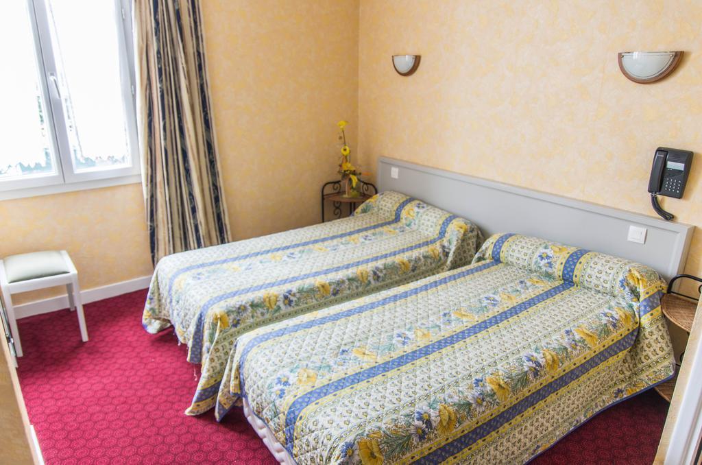 Hotel De La Gare Dol-de-Bretagne Esterno foto