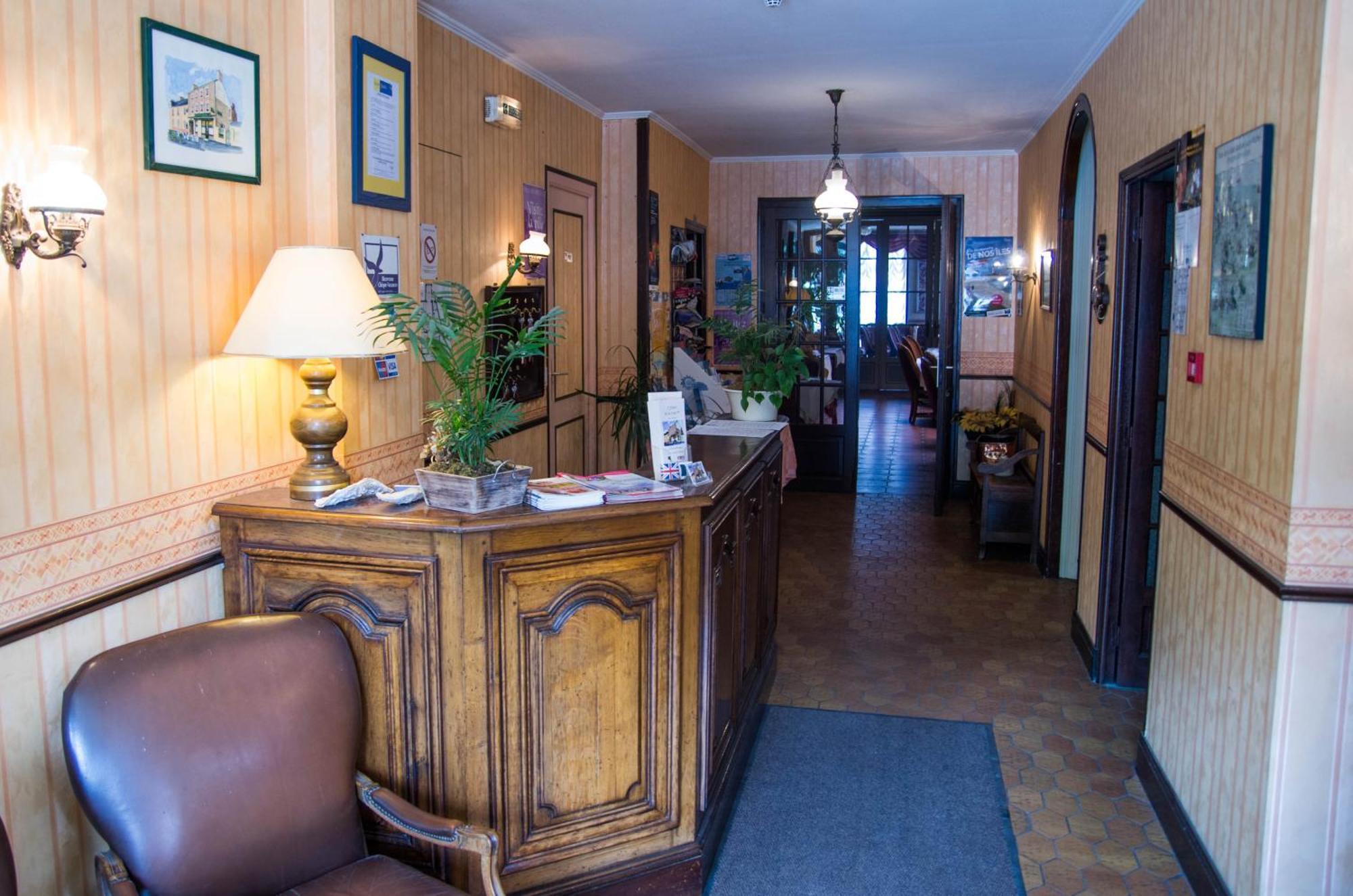 Hotel De La Gare Dol-de-Bretagne Esterno foto