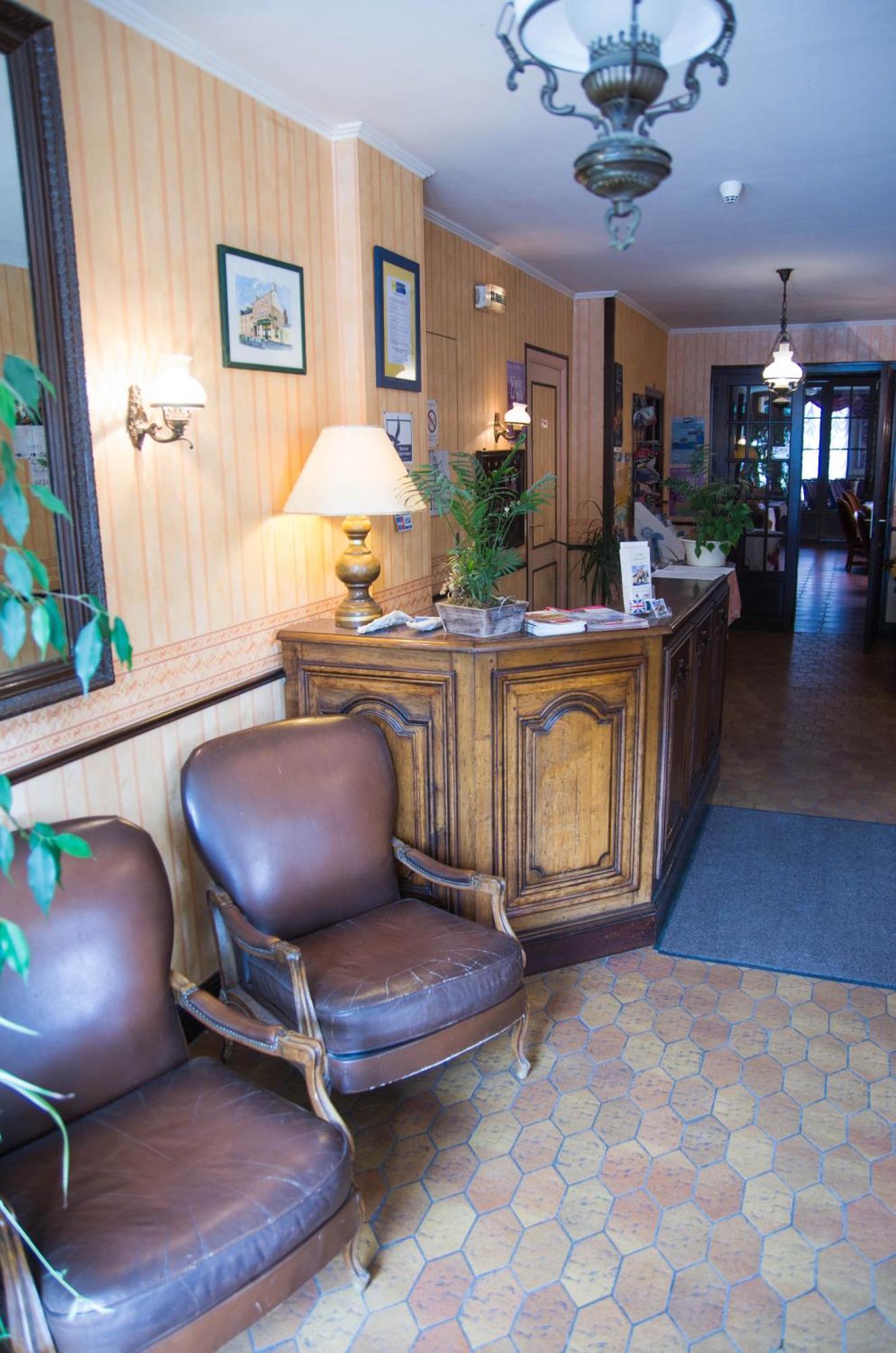 Hotel De La Gare Dol-de-Bretagne Esterno foto