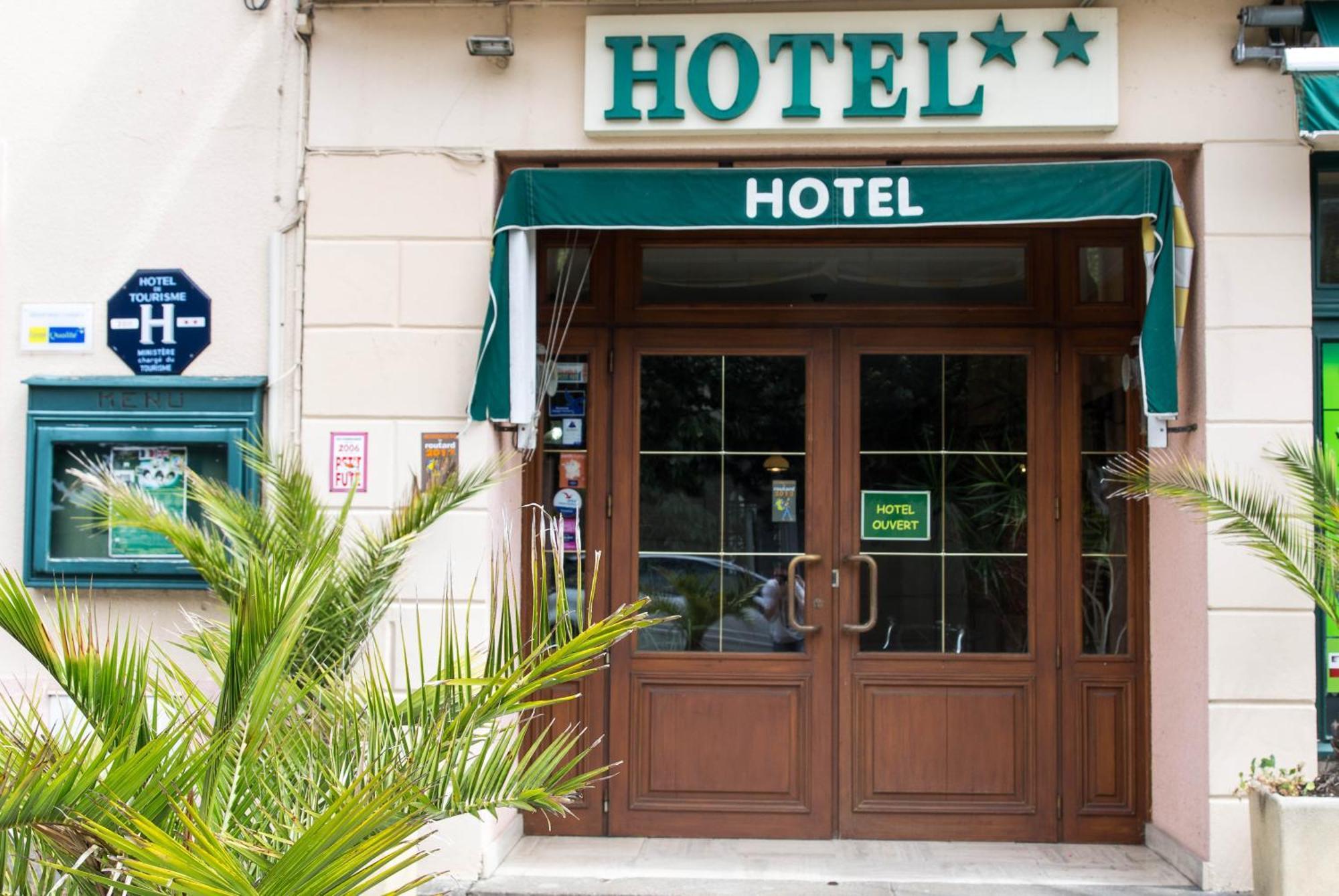 Hotel De La Gare Dol-de-Bretagne Esterno foto