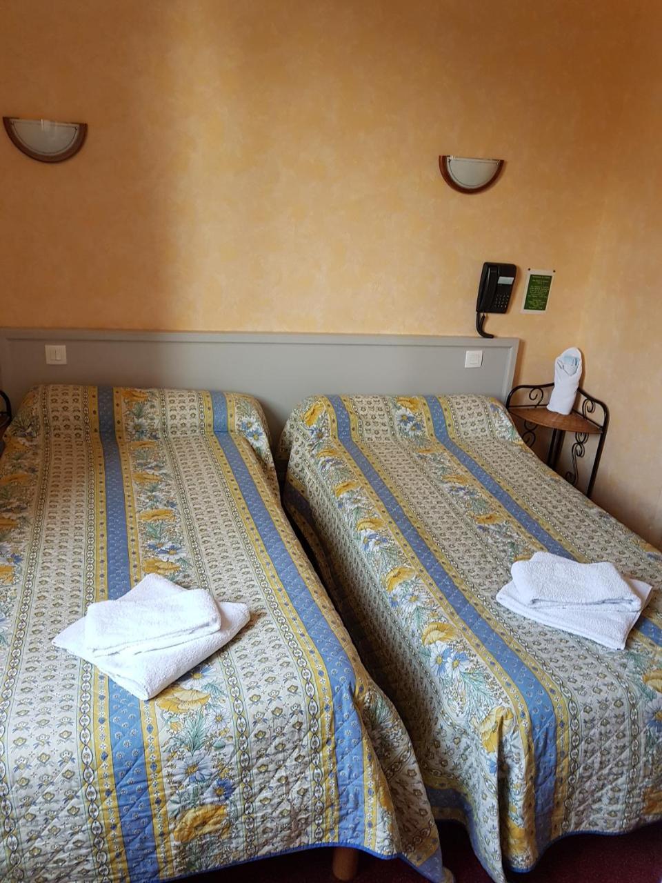 Hotel De La Gare Dol-de-Bretagne Esterno foto