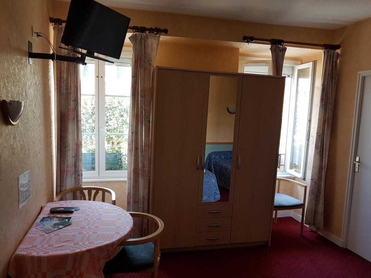 Hotel De La Gare Dol-de-Bretagne Esterno foto