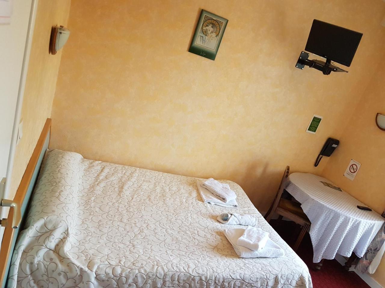 Hotel De La Gare Dol-de-Bretagne Esterno foto